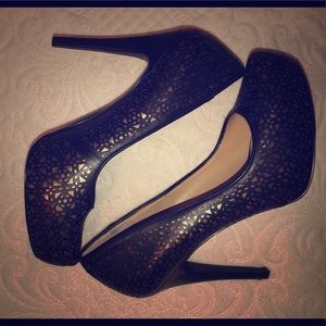 BCBG Paris Platform Pump in Black and Gold